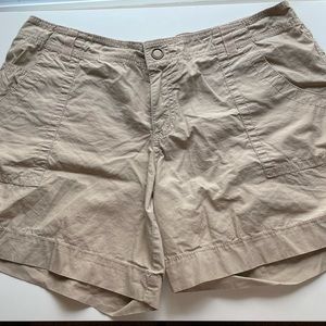 Gap lightweight khaki shorts